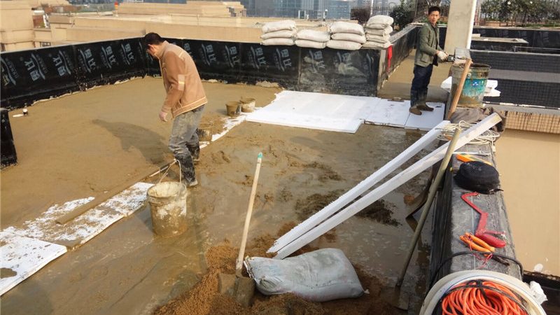 地面潮湿，防水前如何应对？**